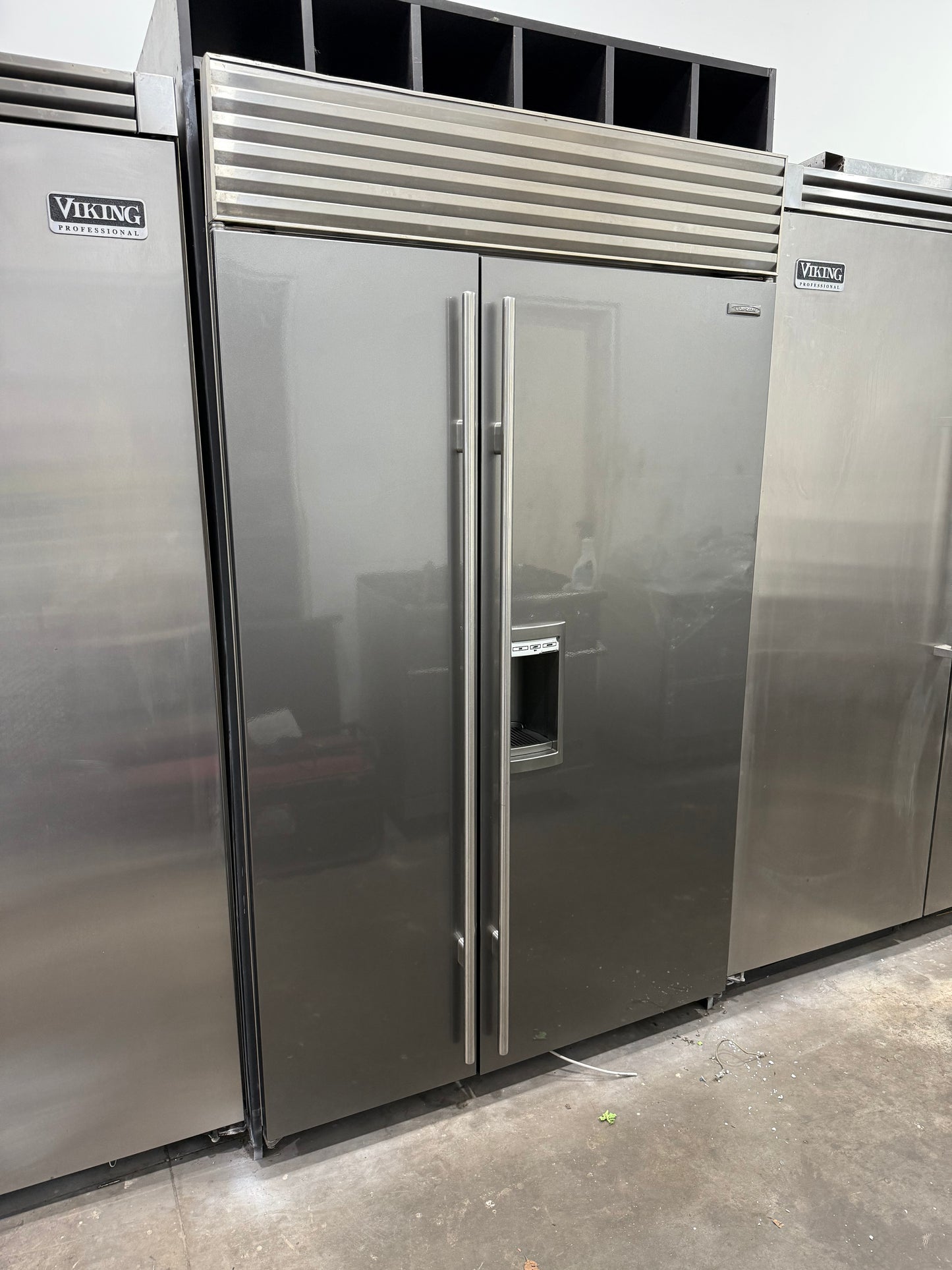 Geladeira Sub-Zero 48 Polegadas Side-by-Side com Ice Maker e Dispenser de Gelo na Porta