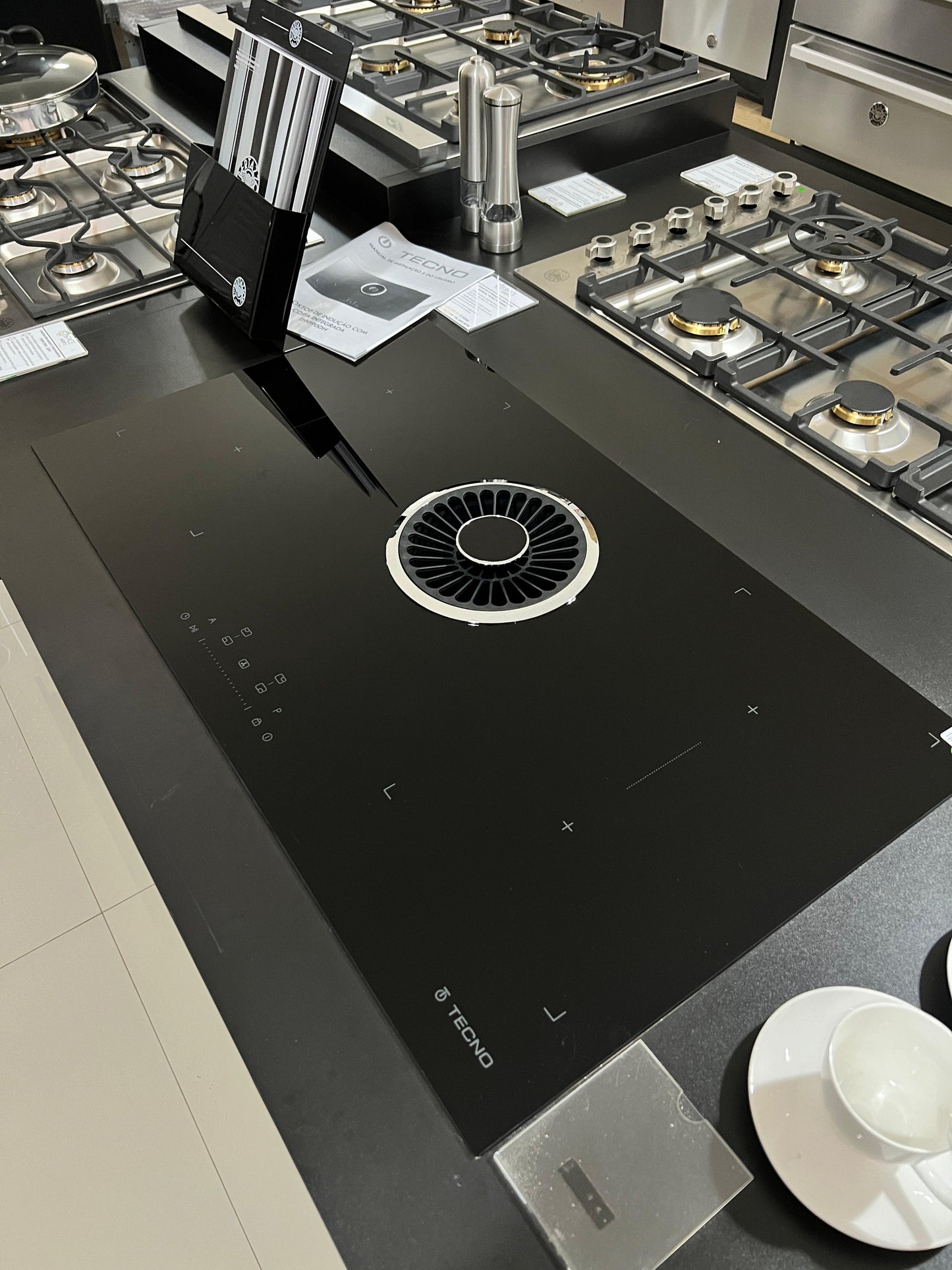 Cooktop Tecno a Indução com Coifa Retrátil 4 Zonas 90 cm - Novo